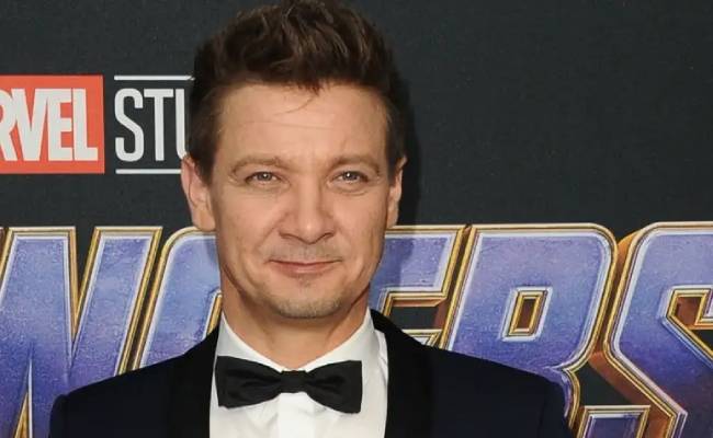 Jeremy Renner shares first picture from hospital