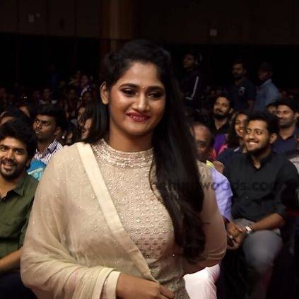 Losliya reveals the qualities to impress her in Behindwoods Gold Medals 2019 awards