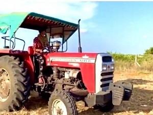 கொரோனாவால் விவசாயத்தில் இறங்கிய வாரிசு நடிகைPopular actress does agriculture during corona lockdown