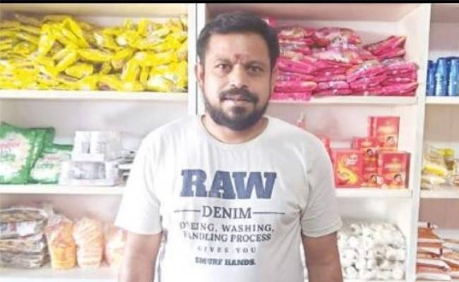 கொரோனானால் பிரபல இயக்குனர் மளிகை கடை திறந்தார் Popular director opens grocery shop in lockdown