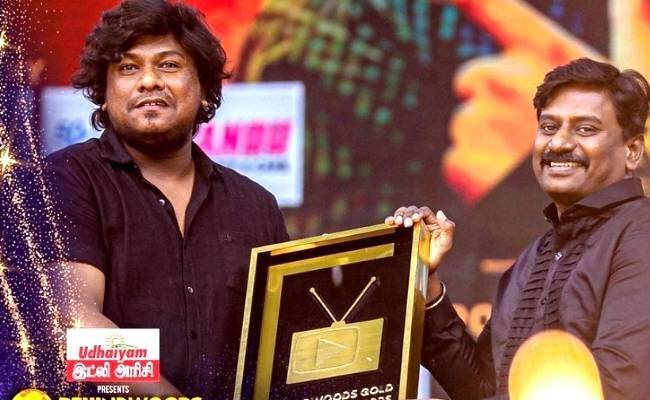 prankster rahul Behindwoods Gold Icons பிராங்ஸ்டர் ராகுல் பெற்ற விருது