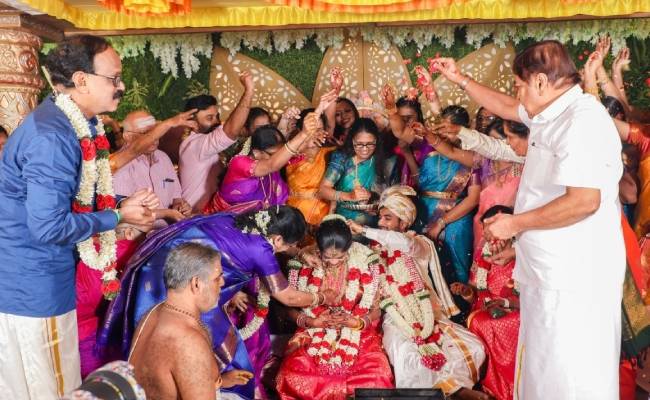 producer dhananjayan younger daughter marriage pics trending