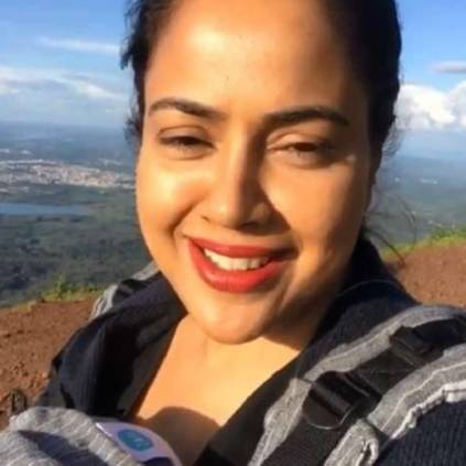 Sameera Reddy shikes highest peak with her daughter