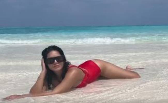 Sunny leone latest video in maldives viral among fans