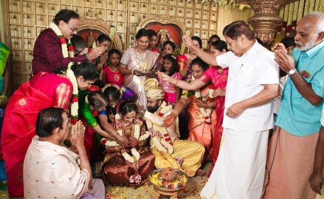Tamil Producer Dhananjayan Daughter marriage pics Trending