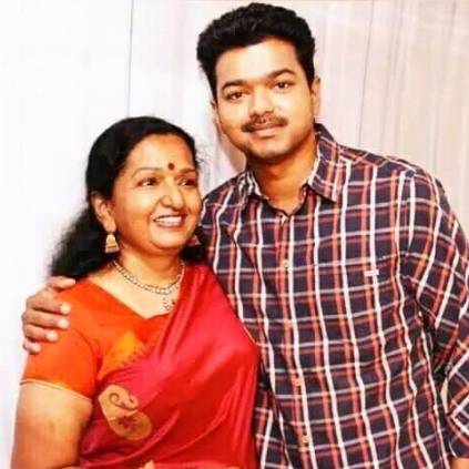 Thalapathy Vijay's Mother Shoba visits his fan's House and Cook
