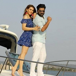 STR Is Back..! - ஹன்சிகா படத்தில் ஸ்டைலிஷ் கெட்டப்பில் இருக்கும் சிம்பு!